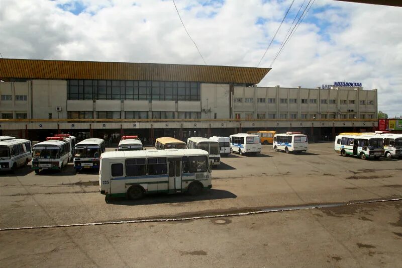 Омский автовокзал телефон. Автовокзал Омск. Автовокзал Омск автобусы. Автовокзал Омск платформы. Старый автовокзал Омск.