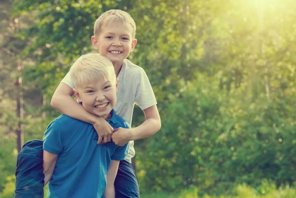 My brother spend. Мальчик сидит на брате. Brother relative. Two brothers картинки. Two brothers картинки с надписью.