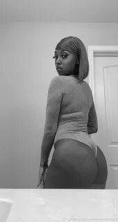yasmeanmonique Nude OnlyFans Leaks.