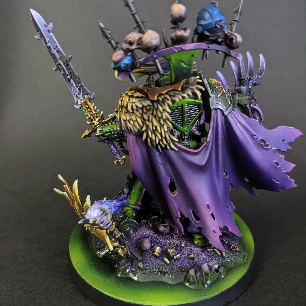Абаддон деревня тихое. Warhammer 40k фиолетовый. абаддон эмиссар кошмаров. wh40k теневые провидцы. abaddon locust.