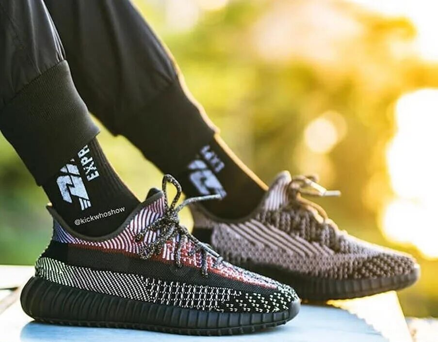 Кроссовки спортивные yeezy boost. Adidas Yeezy 350 v2. Адидас ИЗИ буст 350 v2. Адидас Yeezy Boost 350. Адидас Yeezy Boost 350 v2.