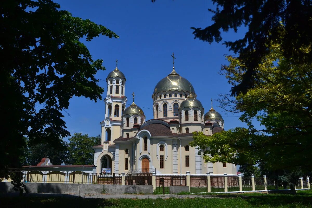 православный храм марии магдалины нальчик. церковь в нальчике на мальбахова. нальчик собор марии магдалины внутри. храм магдалины нальчик. храм магдалины нальчик.