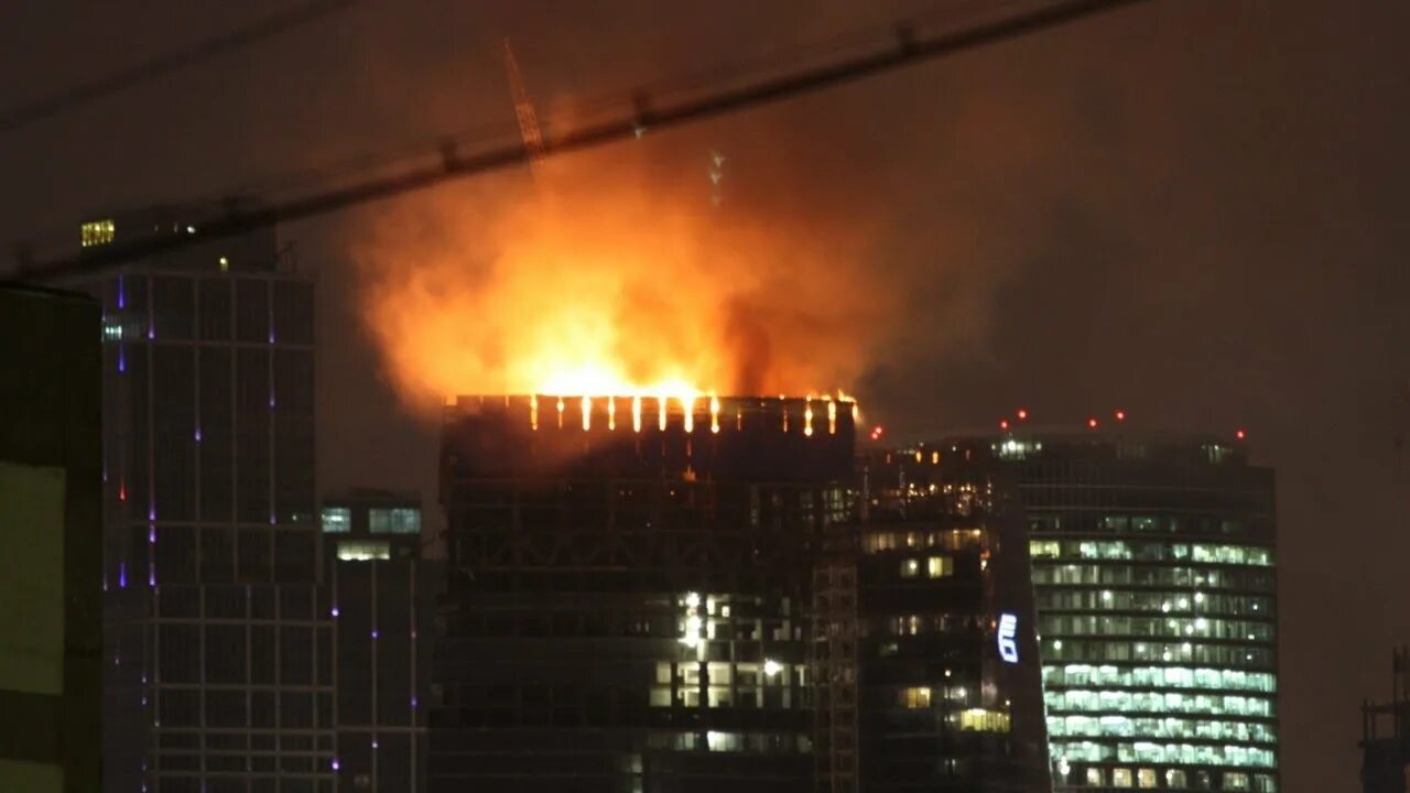 Око Саурона на башне Москва-Сити. Всевидящее око Москва Сити. Око Саурона в Москве. Око Саурона Москва Сити фото.