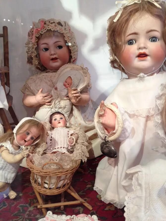 Купить куклу старую. Старые куклы. Куклы старинные и Антикварные. Коллекция старинных кукол. Старинный пупс.