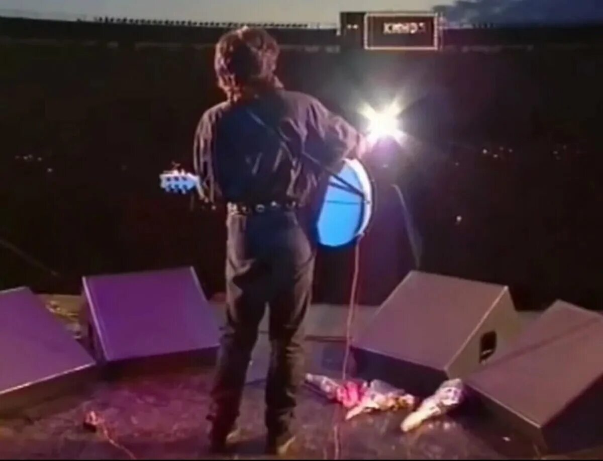 Виктор цой лужники 1990. Группа кино лужники 1990. Виктор цой лужники. Группа кино лужники 1990. Цой концерт в лужниках.