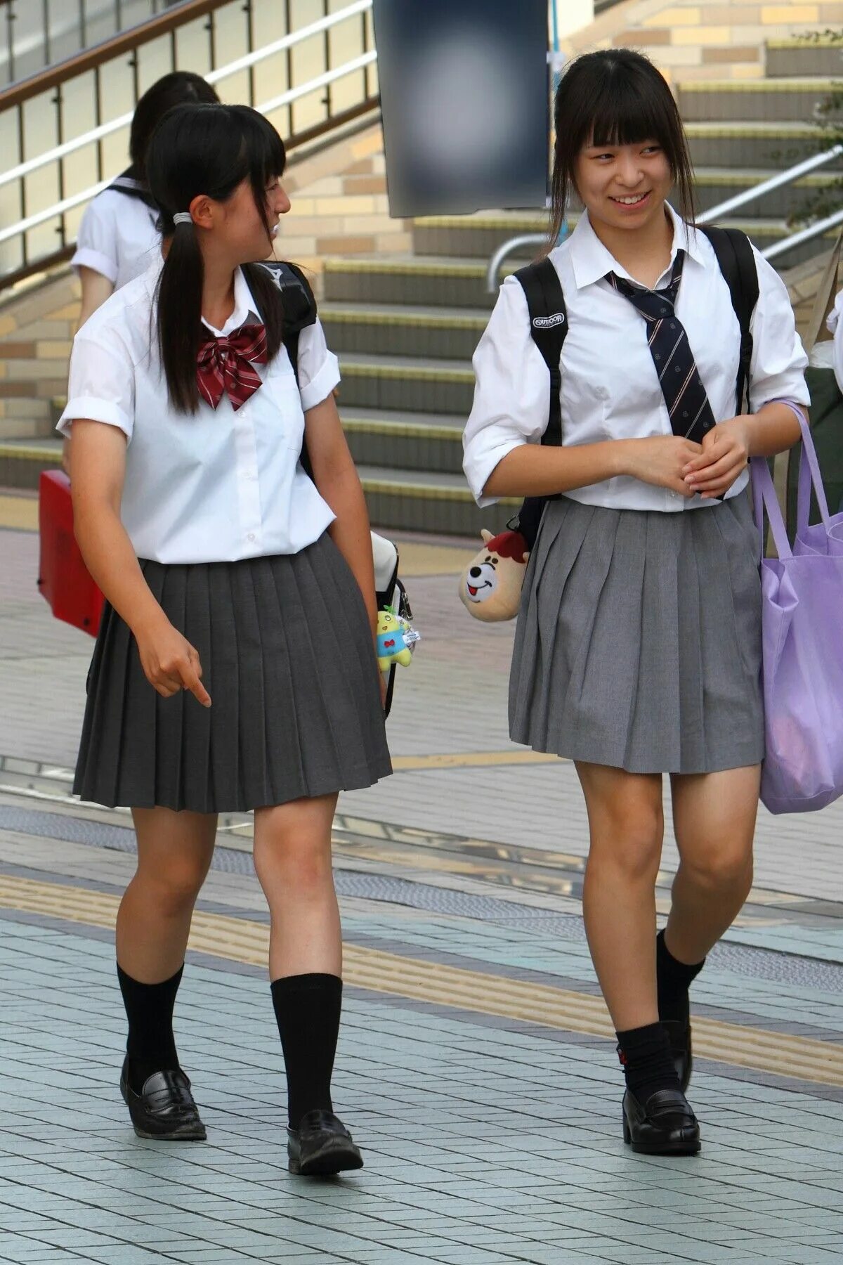 Японка в юбке. Японская юбка для школы. Мини юбки в Японии.