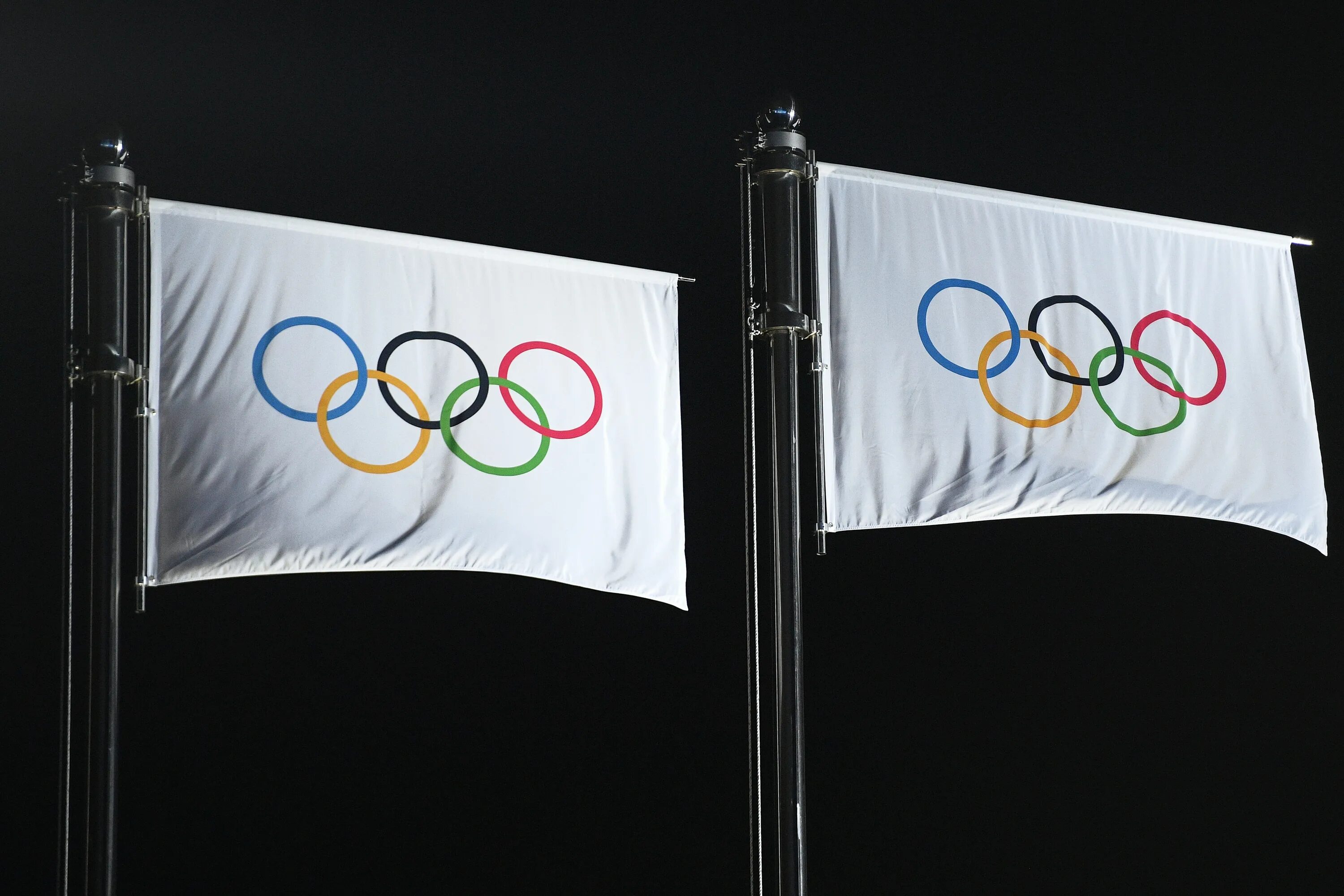 Флаг зимних олимпийских игр. Олимпийские игры Олимпийский флаг. Флаг международного олимпийского комитета. Флаг олимпийского комитета РФ на флагштоке. Олимпийский флаг 1914.