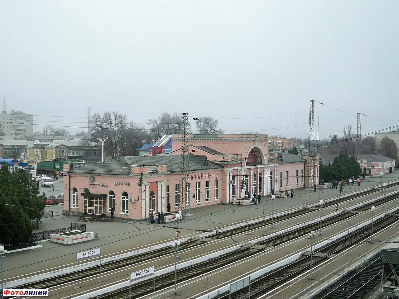 Население города батайск. Вокзал города Батайск. Батайск ЖД вокзал. Железнодорожная станция Батайск. Батайск Узловая станция.