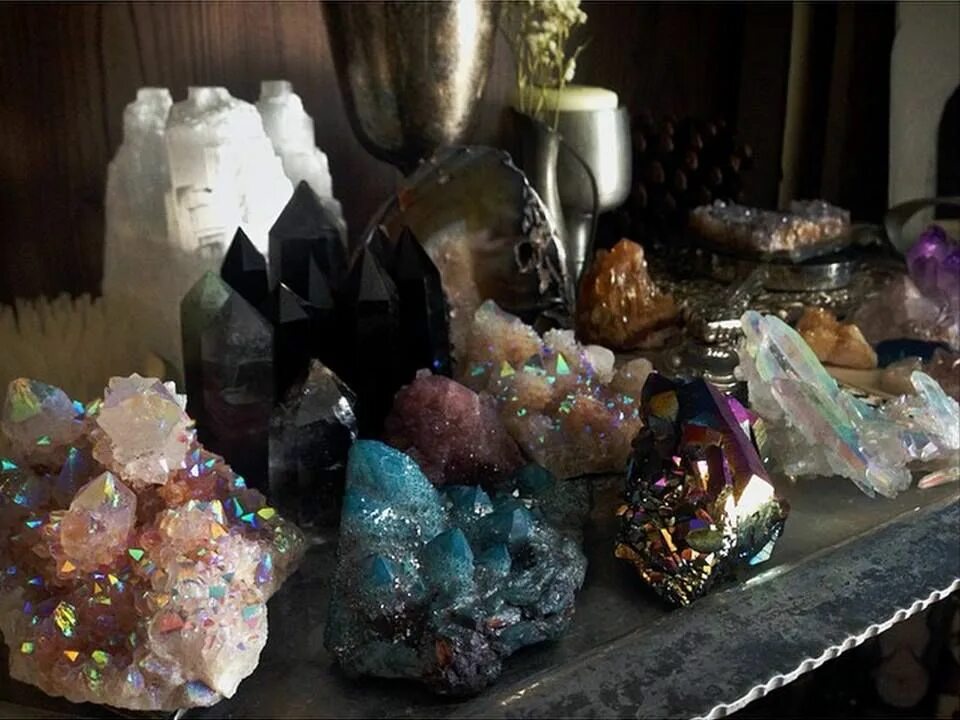 Сильный магический камень. Магия камней и кристаллов. Минералы камни. Кристаллы драгоценных камней. Волшебный камень.