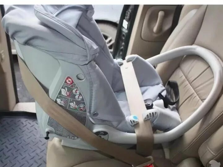 Как установить автолюльку на заднем сидении. Автолюлька cam dinamico. автолюлька cam в машине. пристегиваем автолюльку в машину на сиденье. крепление детского кресла cam.
