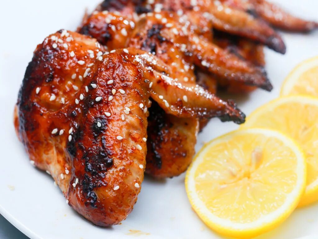 BBQ Chicken Wings. Крылышки Чикен гриль острые. Крылья жареные. Жареные крылышки. Крылышки в соевом соусе на мангале