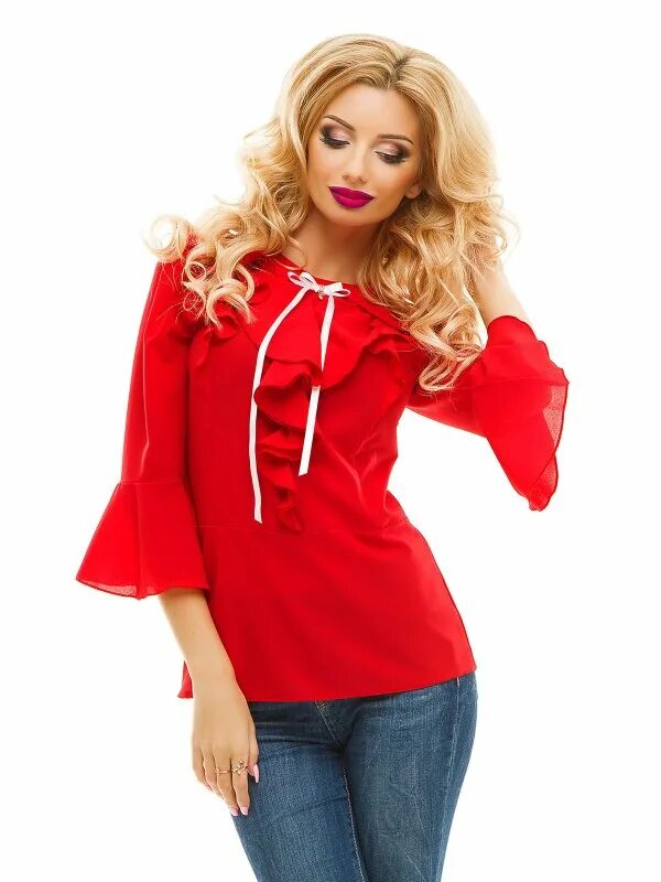 Красная приталенная блузка. Красная кофта на молнии. Красная блузка. Девушка в красной кофточке. Красная толстовка с капюшоном женская.