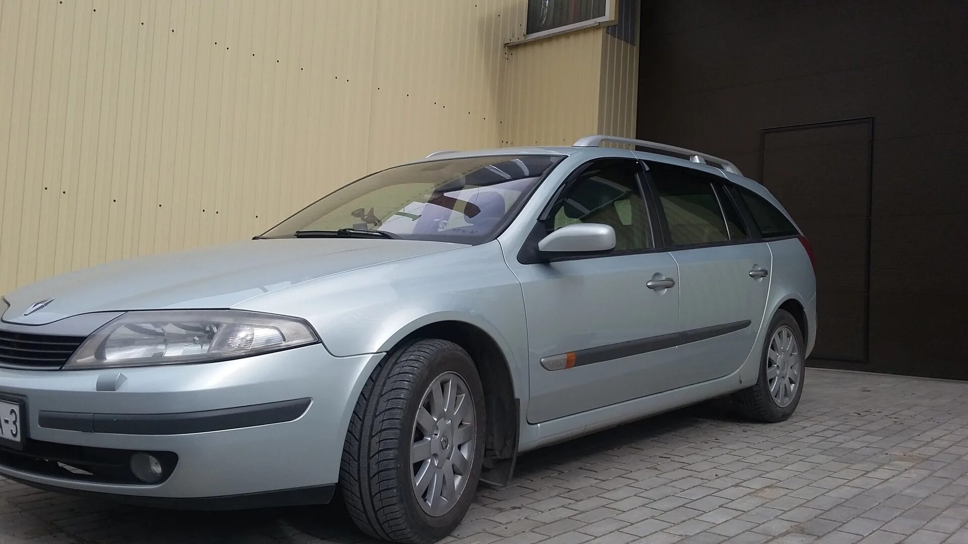 Рено лагуна 2 универсал дизель. Рено Лагуна 2 универсал. Renault Laguna 1. Рено Лагуна 1 универсал. R17 Рено Лагуна 2.