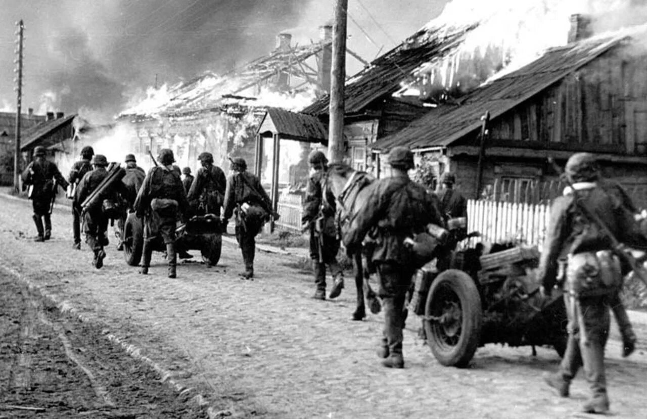 Фашистская деревня. Сожженные города деревни в годы войны 1941-1945. Вермахт 22 июня 1941.