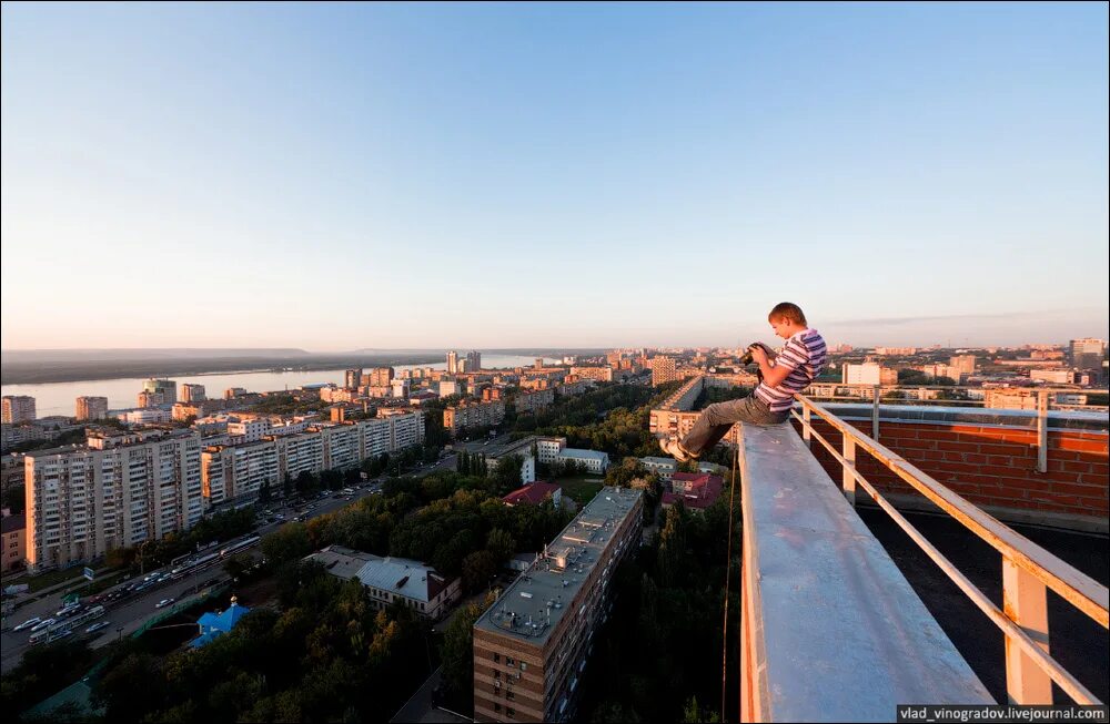 С крыши 2 купить. Виды крыш. Многоэтажки с открытой крышей. Вид с многоэтажки. Вид с крыши дома.