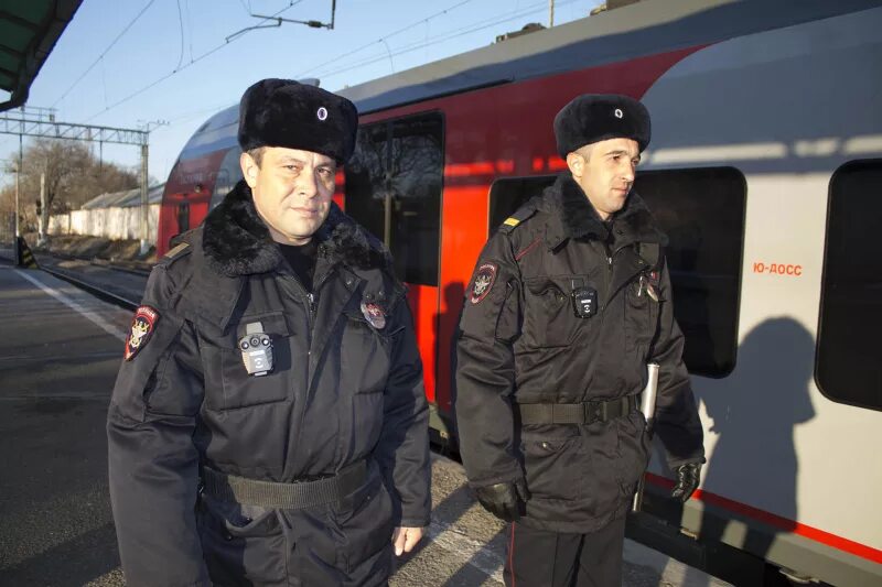 Форма транспортной полиции. Сотрудники транспортной полиции. Линейный отдел полицейский. Форма линейной полиции. Телефоны транспортной полиции