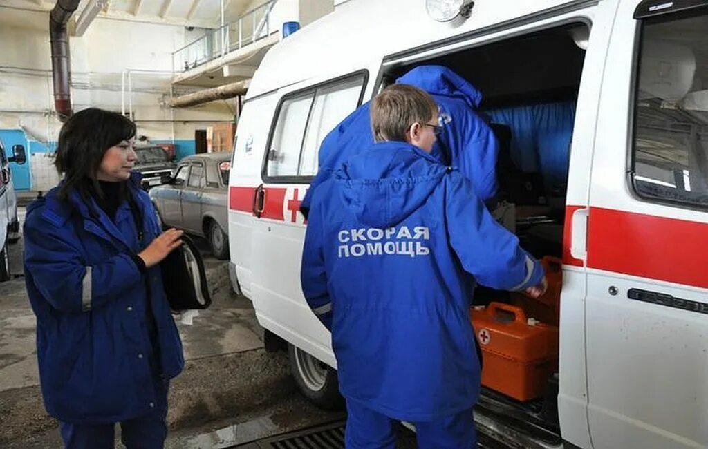 Скорая. Врач скорой помощи новосибирск. Новосибирская станция скорой помощи. Врач скорой помощи новосибирск. Автомобиль скорой помощи.