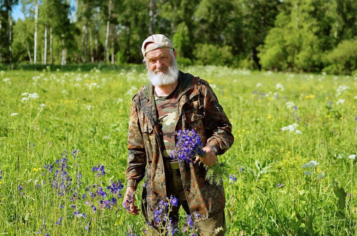 дети помогают бабушке и дедушке. дедушку лето. детский стишок про деревню. дедушка летом. дедушка.