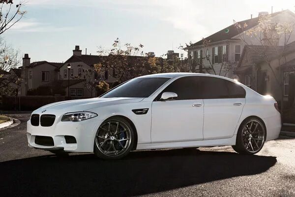 Bmw m5 f10. Бмв м5 f10 белая. M5 competition белая. Бмв м 5 белая. Bmw m5 f90 white.