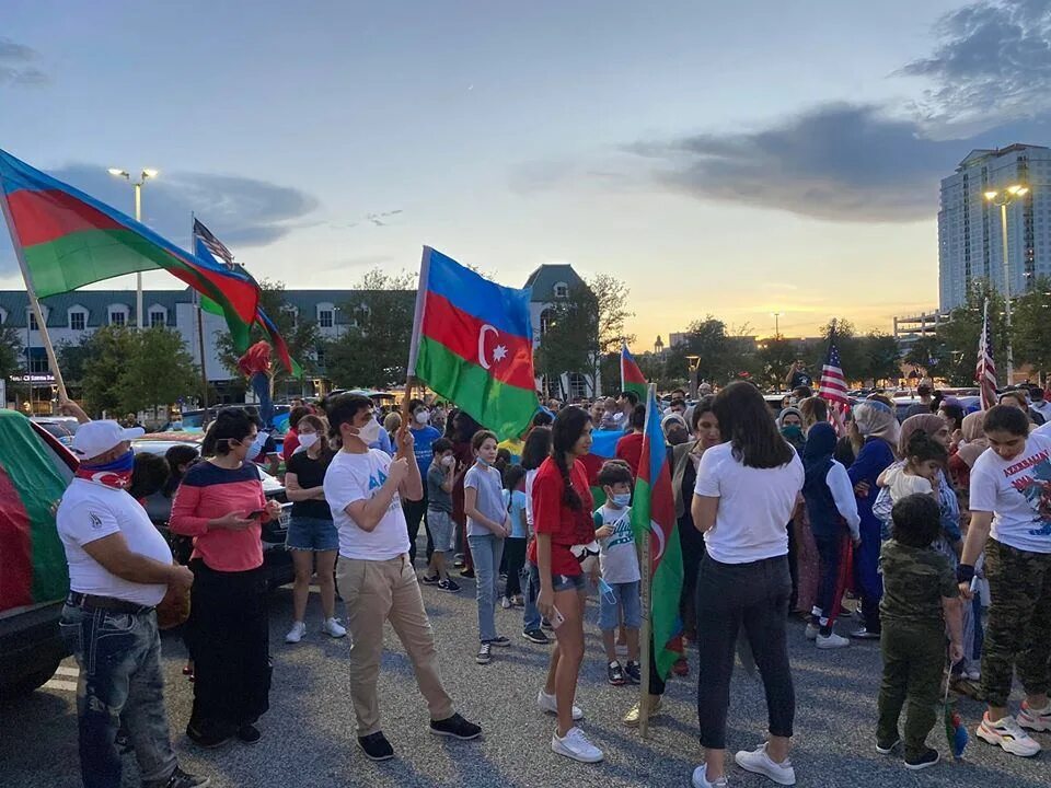 Азербайджанцы в Армении. Азербайджанцы в Ереване. Азербайджанцы протесты. Азербайджанцы против. Аз новости азербайджана сегодня свежие срочно