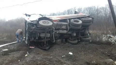 Водитель камаза столкнулся с поездом