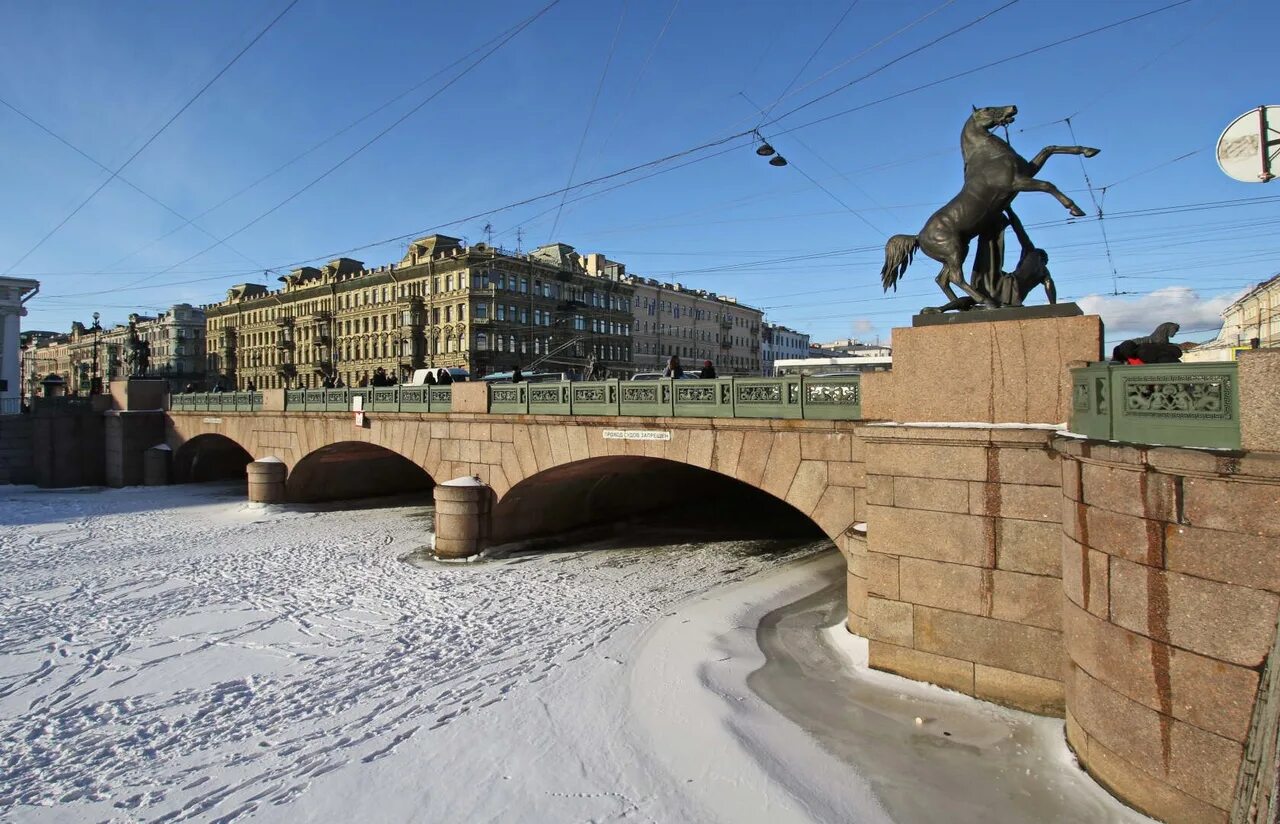 Через какую реку перекинут аничков мост. Аничков мост в Санкт-Петербурге. Аничков мост. Аничкин мост в Питере.