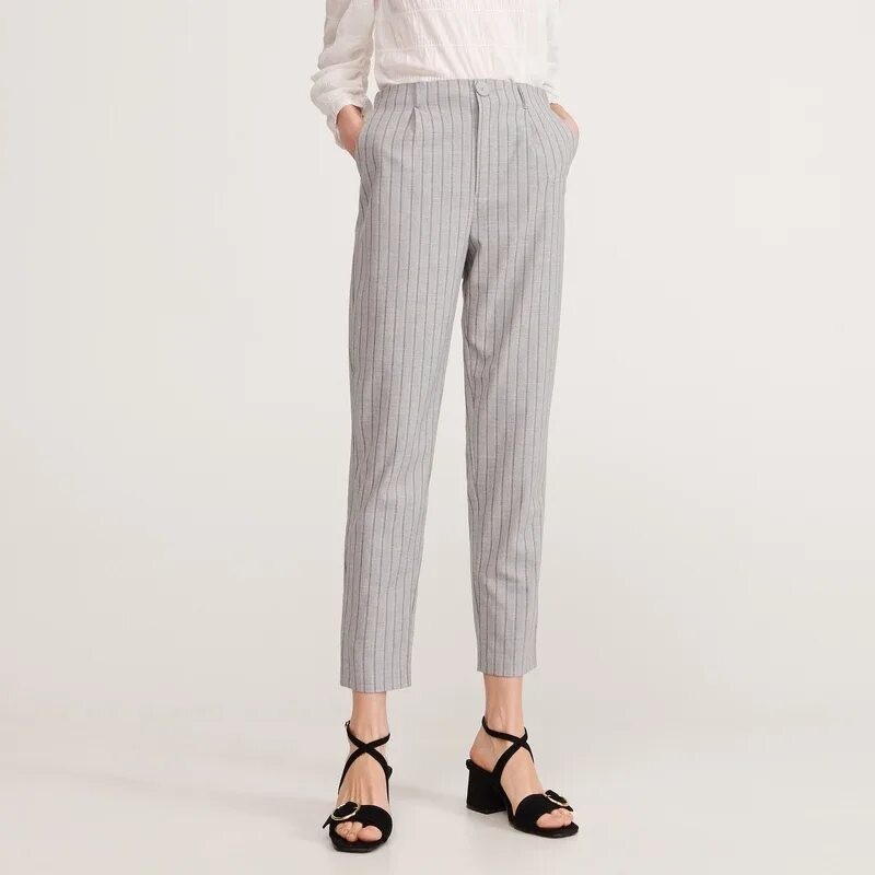 Серые брюки в полоску мужские. Серые брюки бершка женские. Классические брюки в полоску женские. Серые брюки в полоску мужские. Серые брюки в полоску.