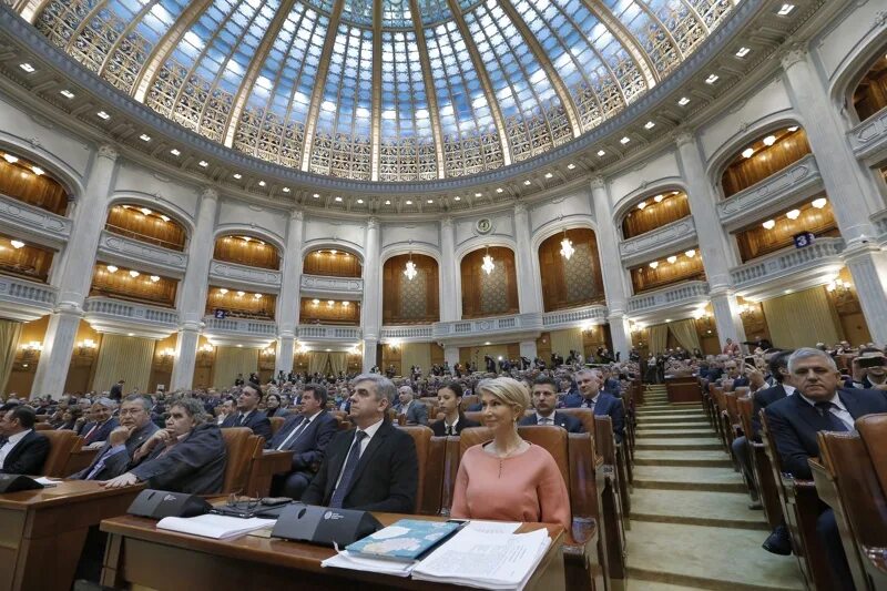 Парламент какой год. Парламент парламент Румынии. Парламент Румынии зал. Парламент Румынии заседание. Парламент Румынии внутри.