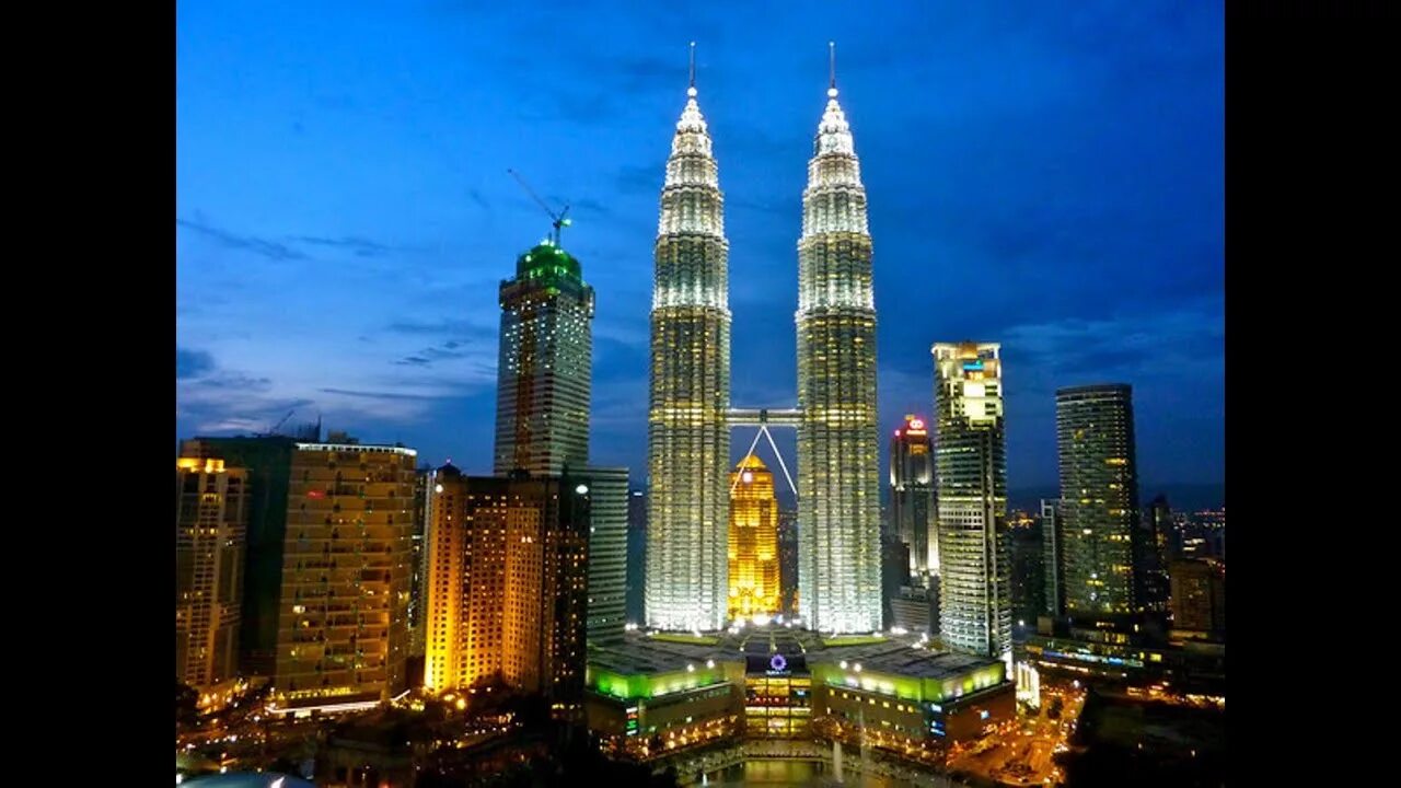 Сколько сейчас в малайзии. Башни Петронас Малайзия. Башни Петронас Куала-Лумпур. Сингапур башни Петронас. Kuala Lumpur, Малайзия.