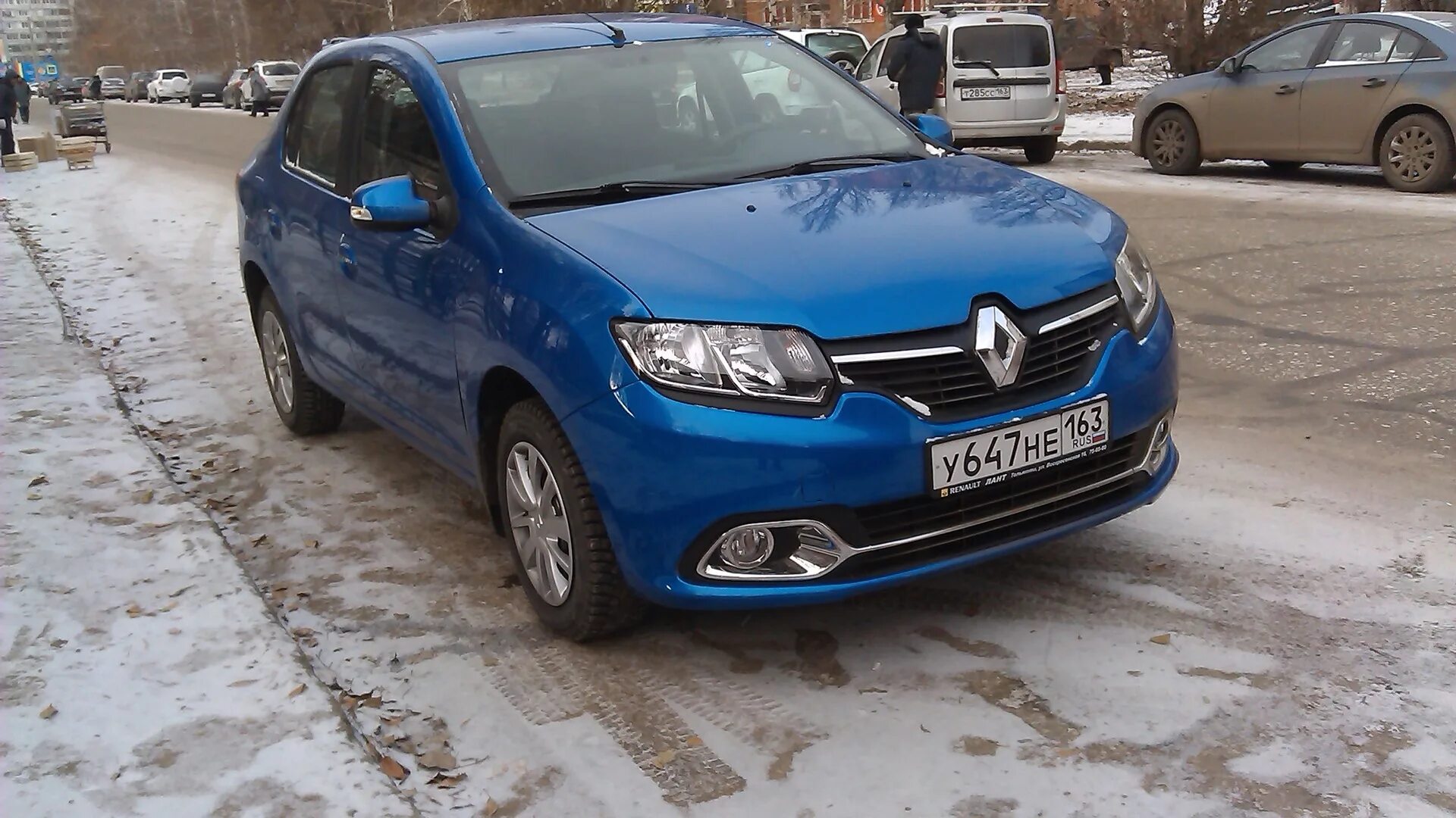 Краски renault. 498 Рено лазурно-синий. Рено Логан 2 краска. Рено Логан 1 синий. Рено Логан 2 кузов синяя с серебряной ручкой.