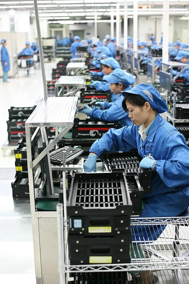 Завод foxconn в китае. Китайское производство. Промышленные предприятия китая. Текстильные фабрики китая. Китайское производство.