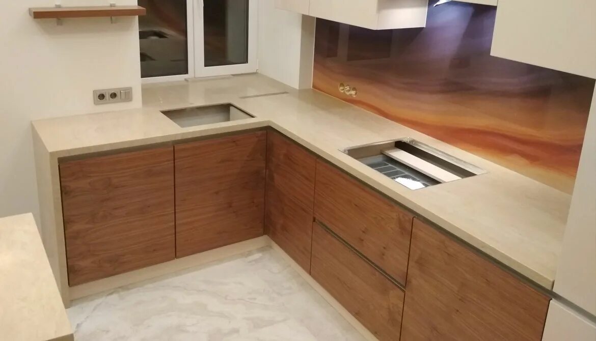 Столешница на кухню из кварцевого агломерата: купить по цене 21000 руб/ п.м. в М - Товар на картинке можно купить.