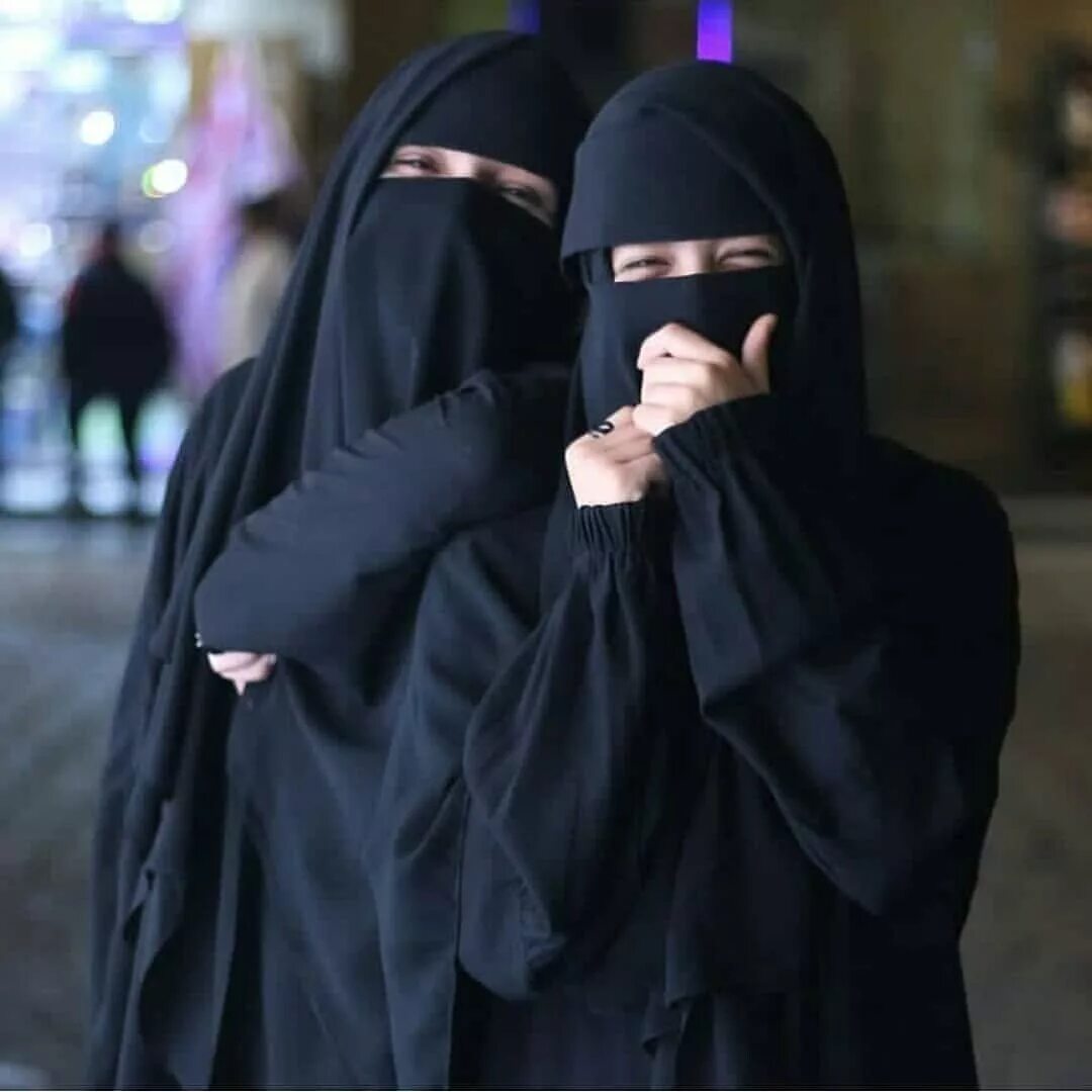 Черные волосы в исламе. Никаб джильбаб. Мусульманка никаб паранджа. Хиджаб паранджа чадра никаб. Хиджаб, никаб, паранджа, чадра, джильбаб,.