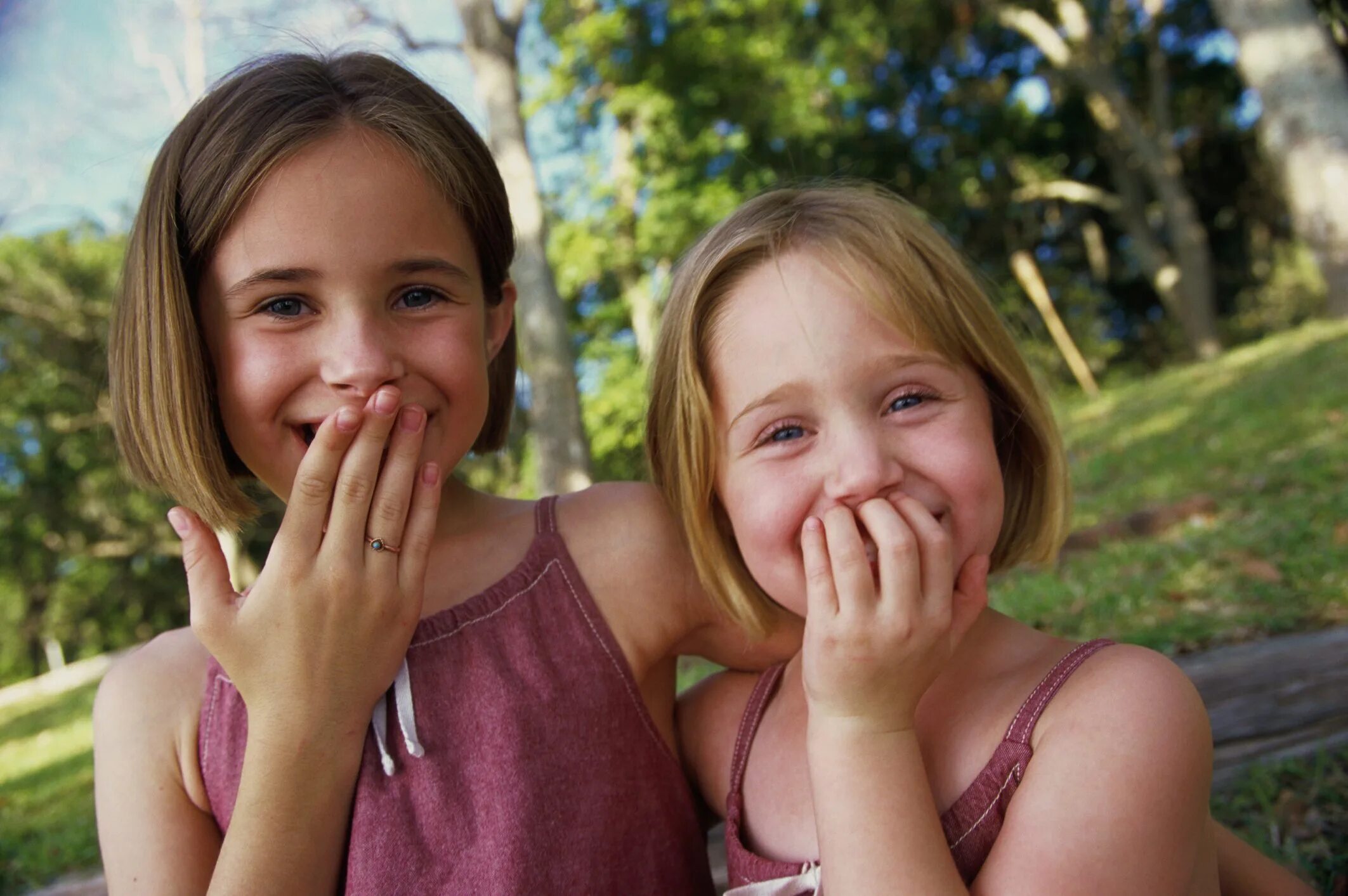 Two sisters old. Мелкая / little. Ребенок 7 лет. Сестры Литл.. Touching девочки.