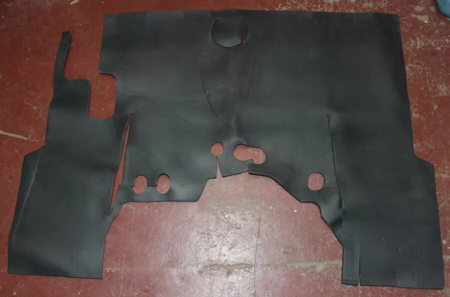 Шумоизоляция кабины трактора мтз 1221. Полик мтз 80 малая кабина. 80-6702315-б панель мтз. Кабина мтз-80 малая внутри. 80-6702337 коврик мтз салона цельный у.