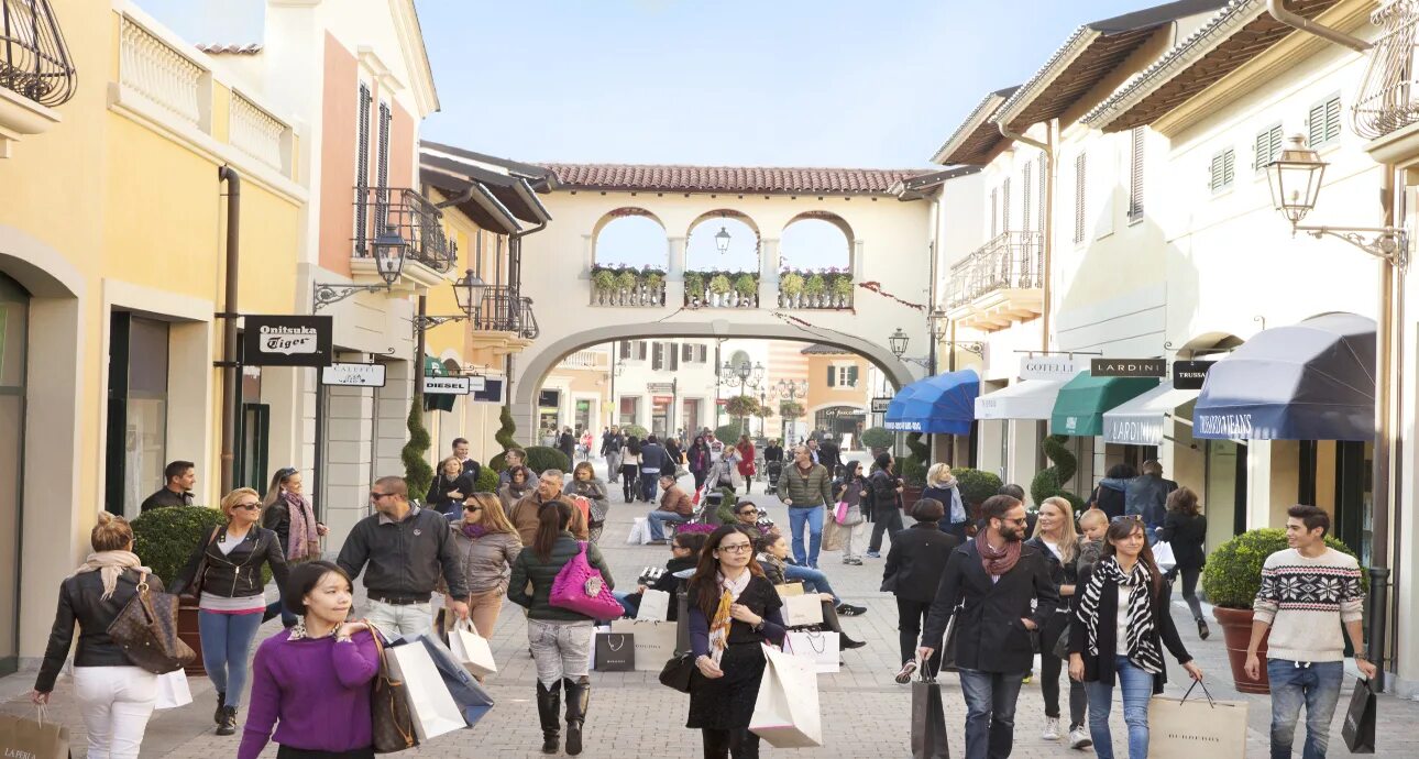 Serravalle outlet. Аутлет Fidenza Village Флоренция.