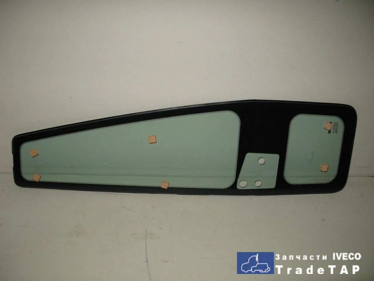 Стекло двери ивеко. Стекло боковое левое iveco eurostar. iveco 504080387 стекло двери. стекло форточка на ивеко стралис 2013.