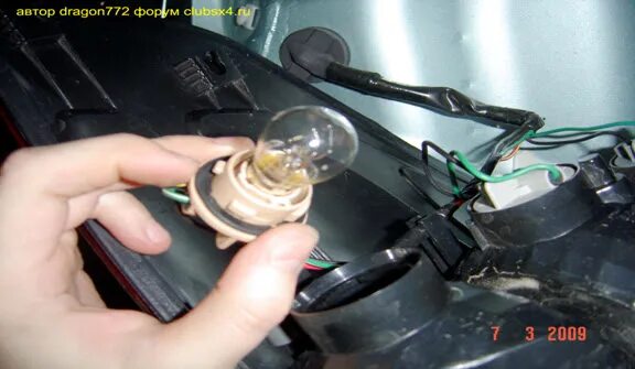 Сузуки сх4 задние габариты лампа. Замена лампы сузуки сх4. Лампы салона suzuki sx4. Замена лампы сузуки сх4. Лампа передних габаритов suzuki jimny 2003.