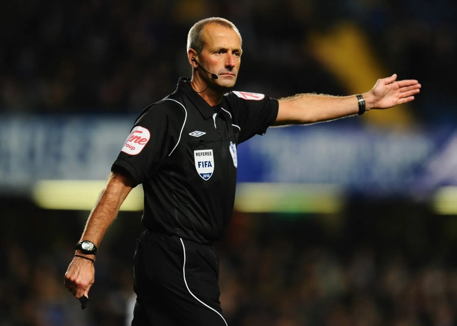 Как становятся футбольным судьей. Как становятся футбольным судьей. Бьорн кёйперс. Как становятся футбольным судьей. Зарплата судьи.