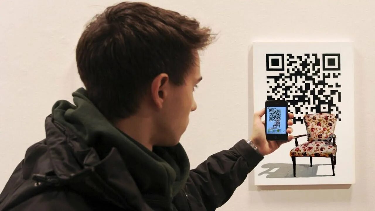 Кьюар код на видео из галереи. Qr коды. qr коды в музеях. сканирование qr кода. qr человек.