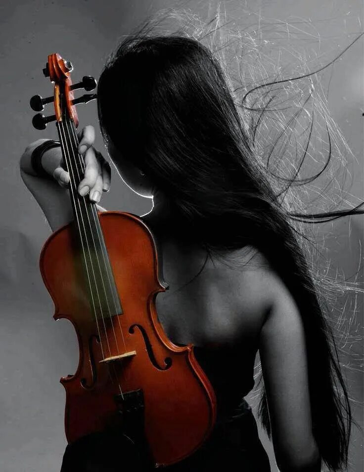 Музыка скрипка обработка слушать. Скрипачка Виолин. Девушки со скрипкой. Женщина со скрипкой. Красивая девушка со скрипкой.