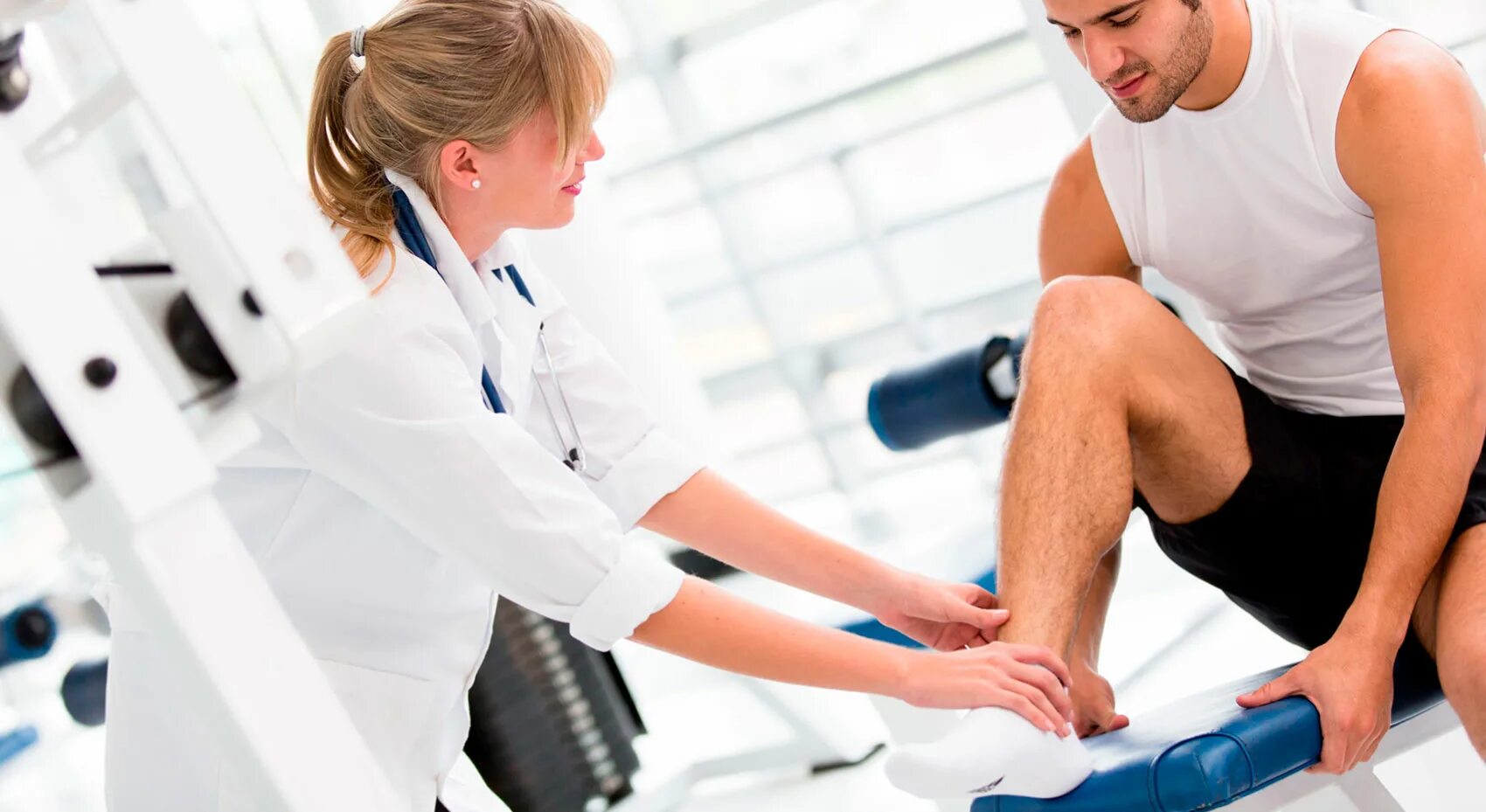 реабилитация спортсменов. реабилитация при переломах. травматология спортивной медицины. травмы в тренажерном зале. реабилитация спортсменов.