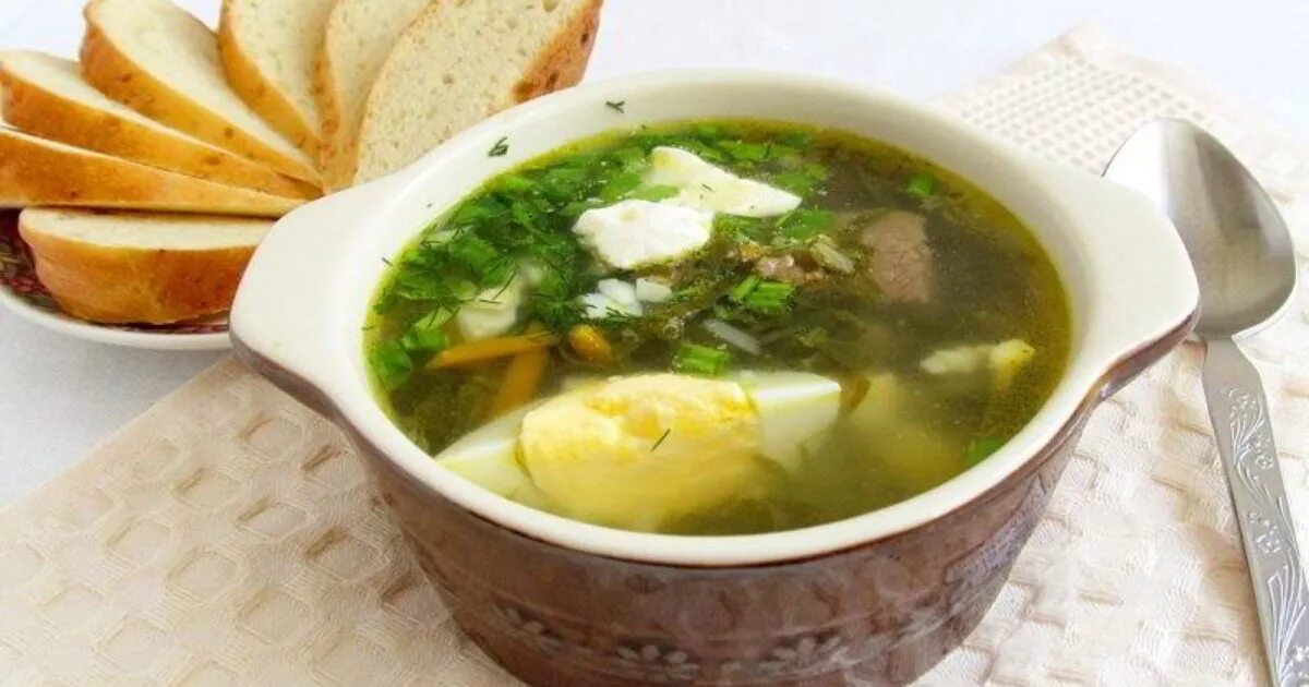 Как готовить зеленый борщ и яйцом. Зелёный борщ с щавелем и яйцом. борщ зелёный щавелевый. щавелевый борщ с яйцом. борщ с щавелем и яйцом.