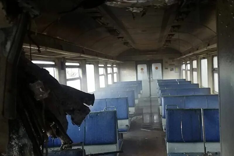 Пожар в электричке на левобережной. Пожар в электричке на левобережной. Пожар электрички в поварово. Горит электричка в солнечногорске. Поезд отцепили вагон.