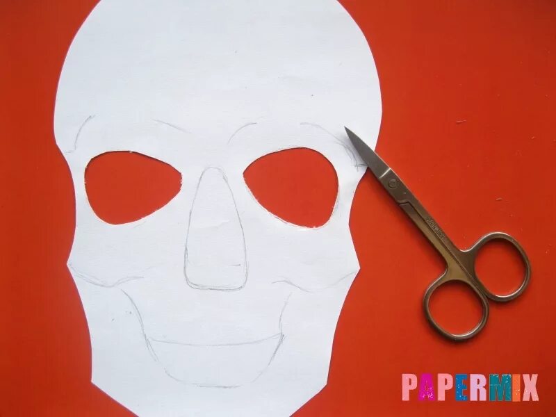 Как сделать правильную маску. Маска черепа из картона. Страшные маски из бумаги. Маски для лица из бумаги. Самодельная маска из бумаги.