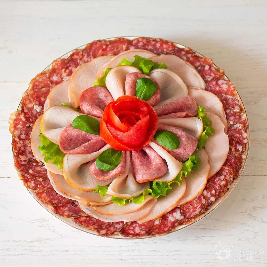 Ручная работа нарезка. Украшение нарезки. Мясная нарезка. Украшение мясной нарезки. Колбасная нарезка.