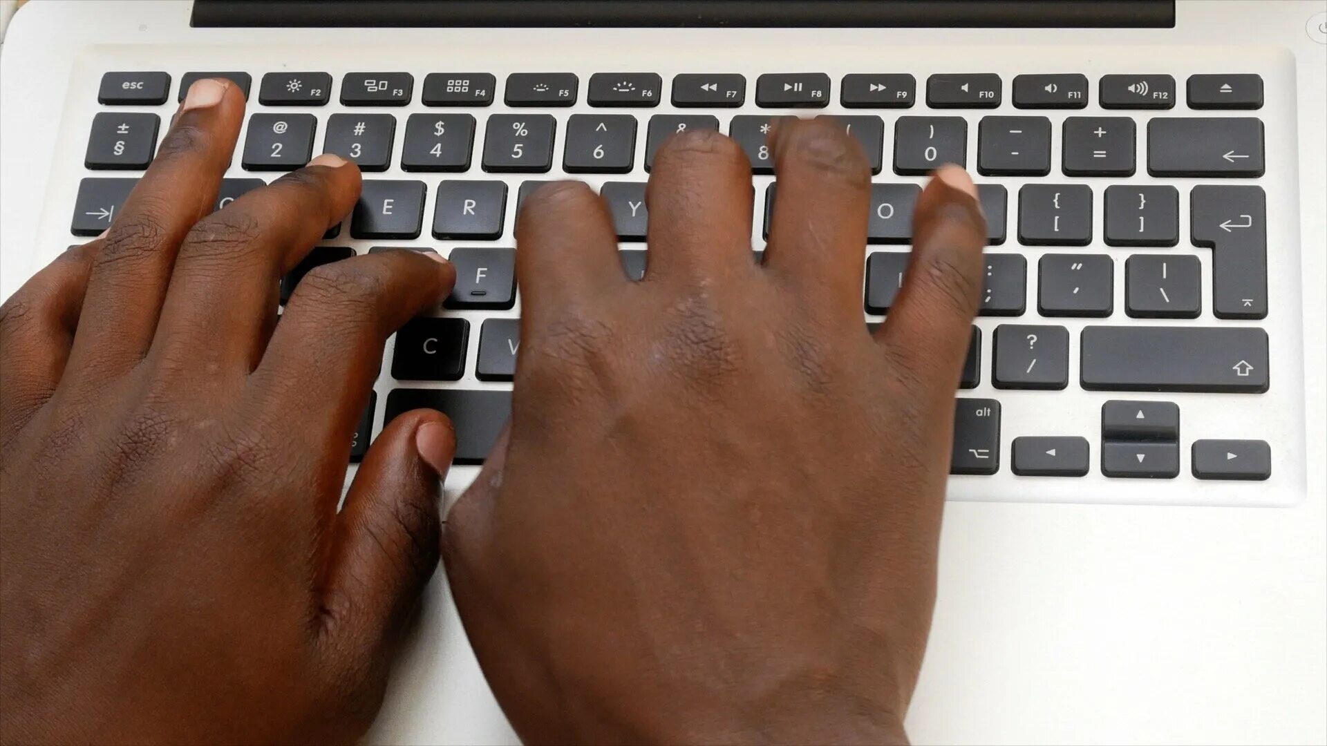 Typing on a Computer. Black hand. Hands typing. Тайпинг на дорогой клавиатуре.