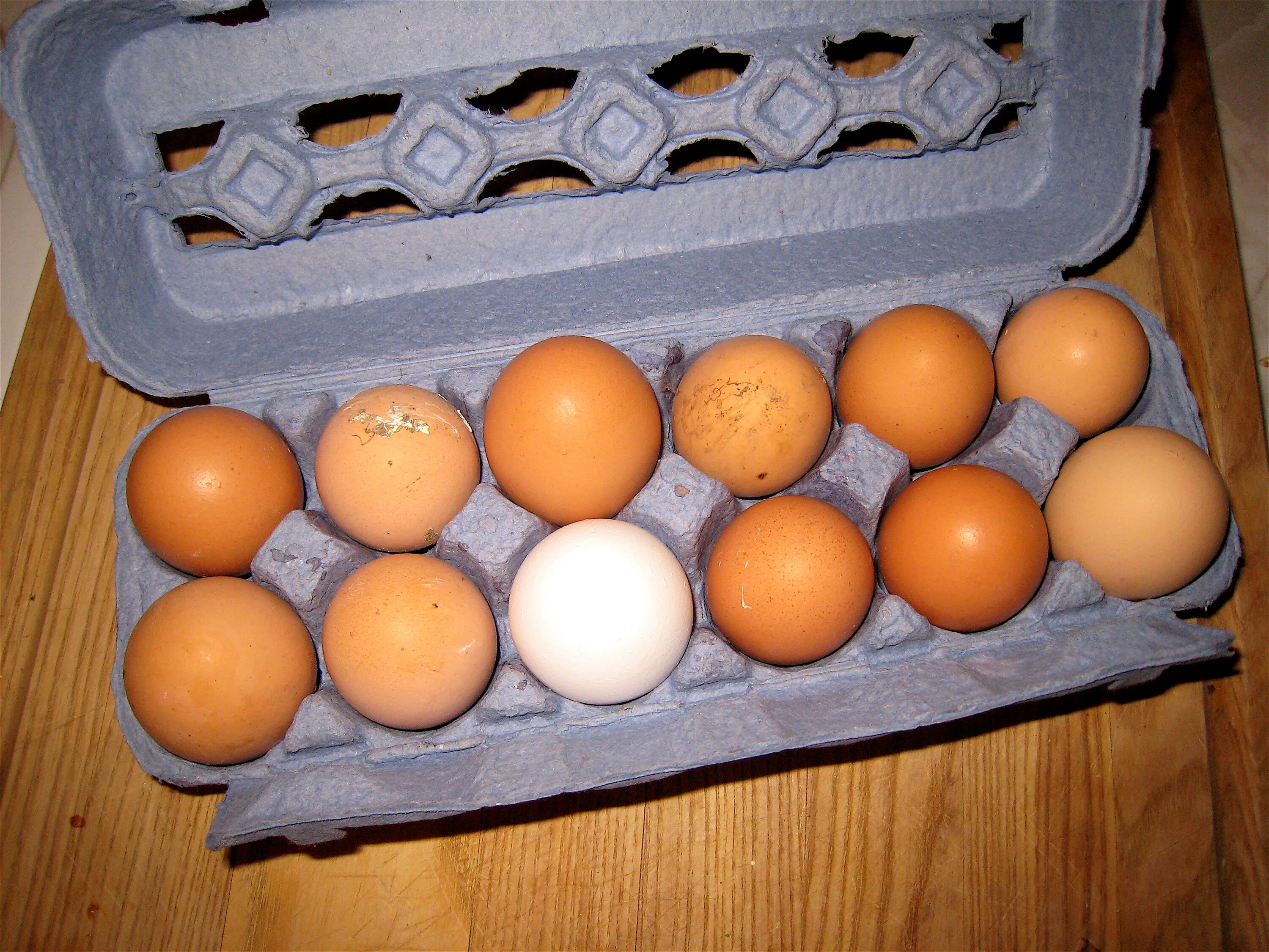 Третье яичко. Яйца фото. Десяток яиц. Дюжина яиц. Декоративная выкладка яиц и яичных продуктов.