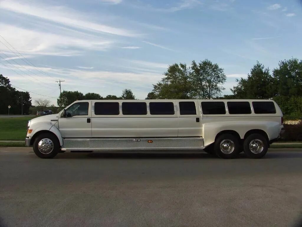 Лимузин Джей Орберг.. Форд Экскурсион f 650. Лимузин 30 метров. Hummer h3 Limousine. Большие длинные машины