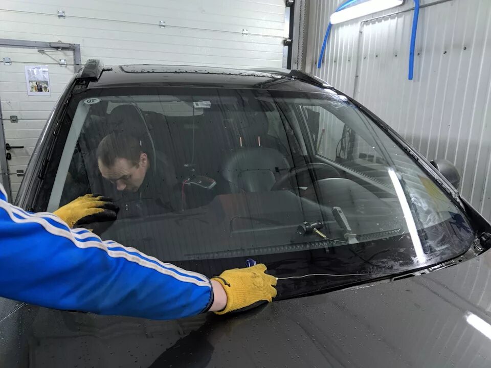 Замена стекла киров. Автомобильное стекло. Fk cruiser замена лобового. Замена лобового стекла в лобне. Замена стекла киров.